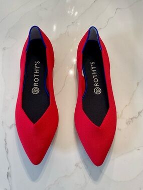 **Never worn Rothy's The Point in chili red w/ blue trim size 9